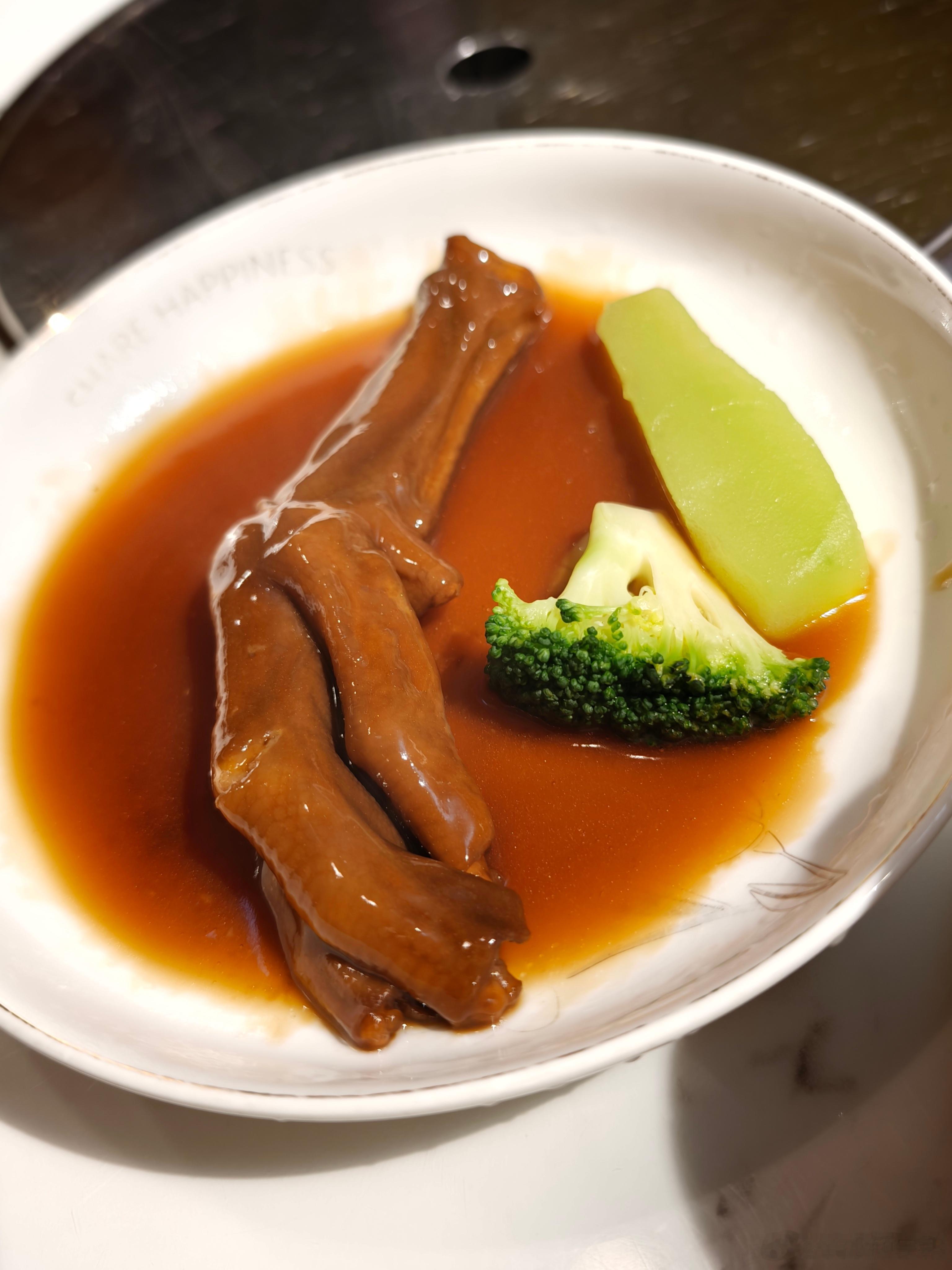 在佛山偶然遇到了一家好吃的私房菜，环境不错，也不贵。以往我会直接点名推荐，但现在