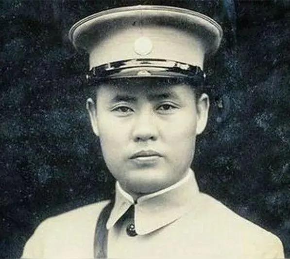 1937年，日军进犯太原，却无人愿守太原，关键时刻，傅作义站了出来：“弃土莫如守