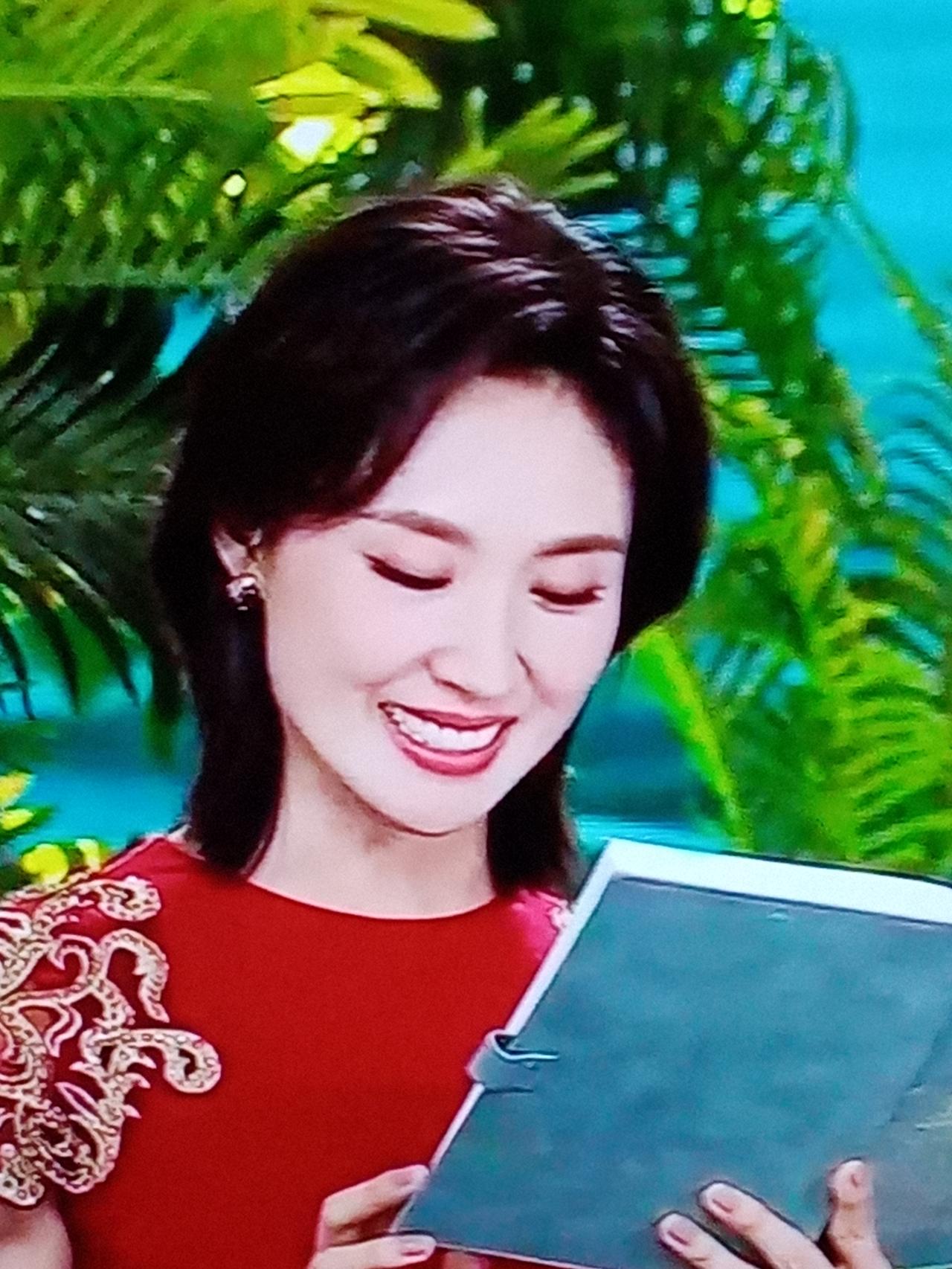 醉里吟诗诗有味
闲中作画画含情

上联“醉里吟诗诗有味”，描绘出一种醉态中吟诗，