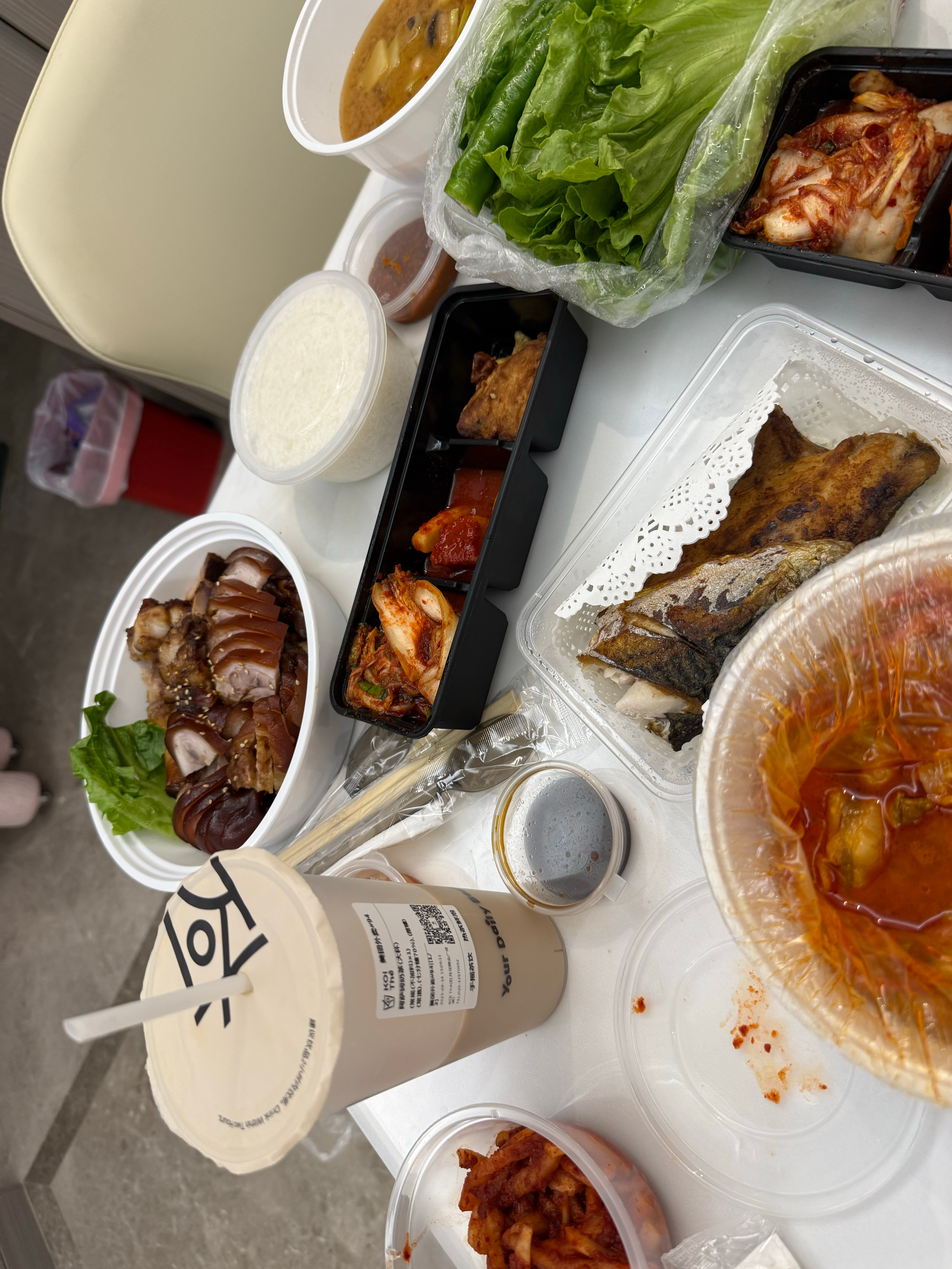 每天在家吃的 我家附近点的韩料真的巨好吃！！！！！ ​​​