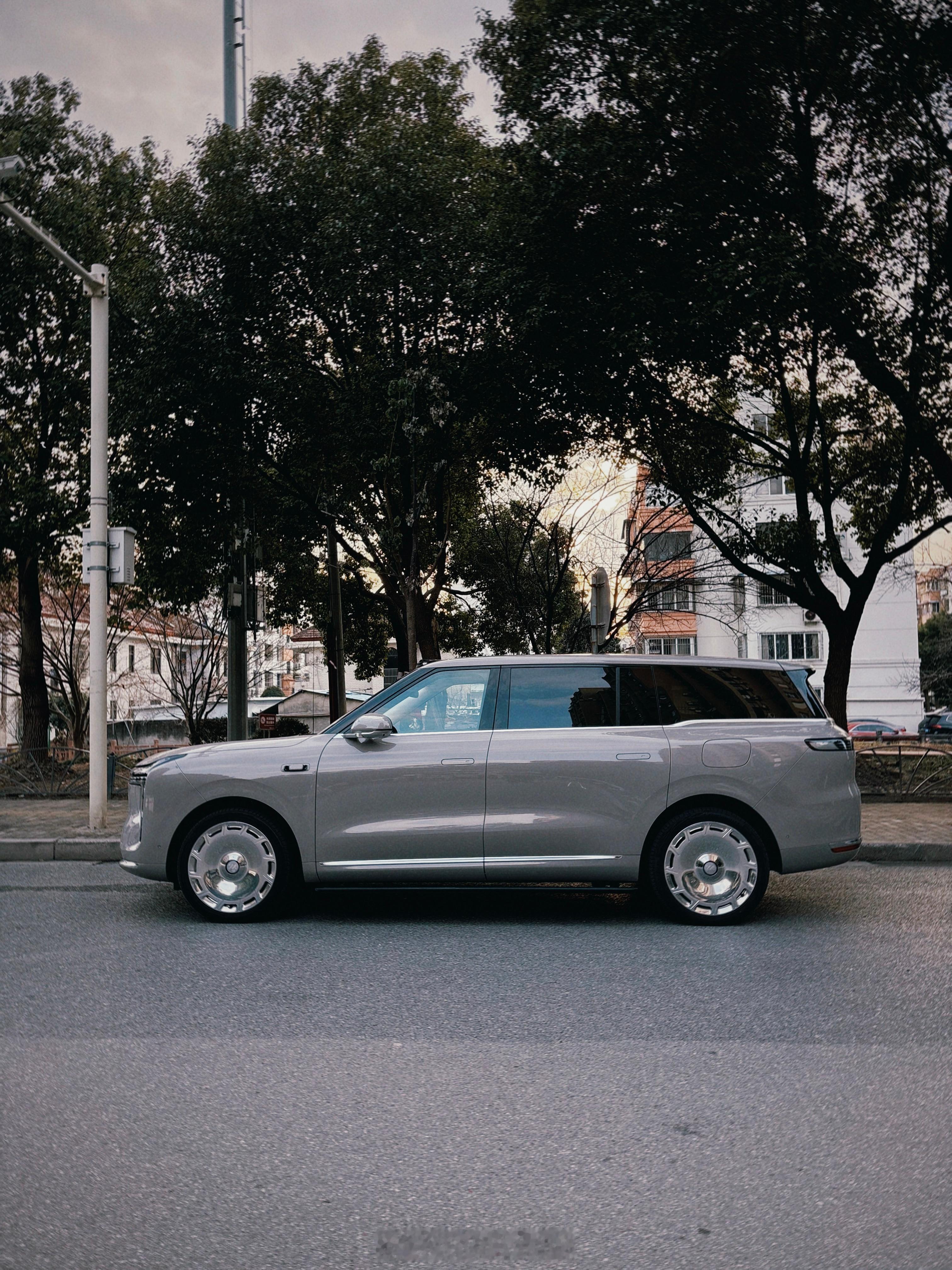 陆家嘴大揽胜开上了！ 