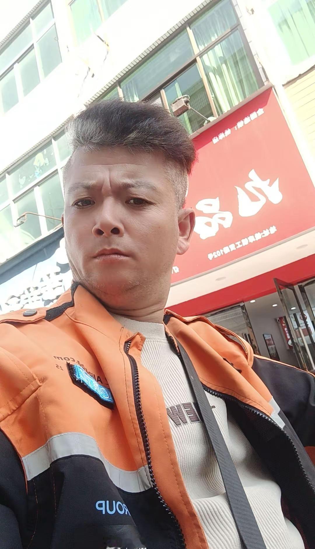 虽然我没有当过兵，人民子弟兵就是我心中的偶像，虽然我是一个外卖跑跑，有时送消防官