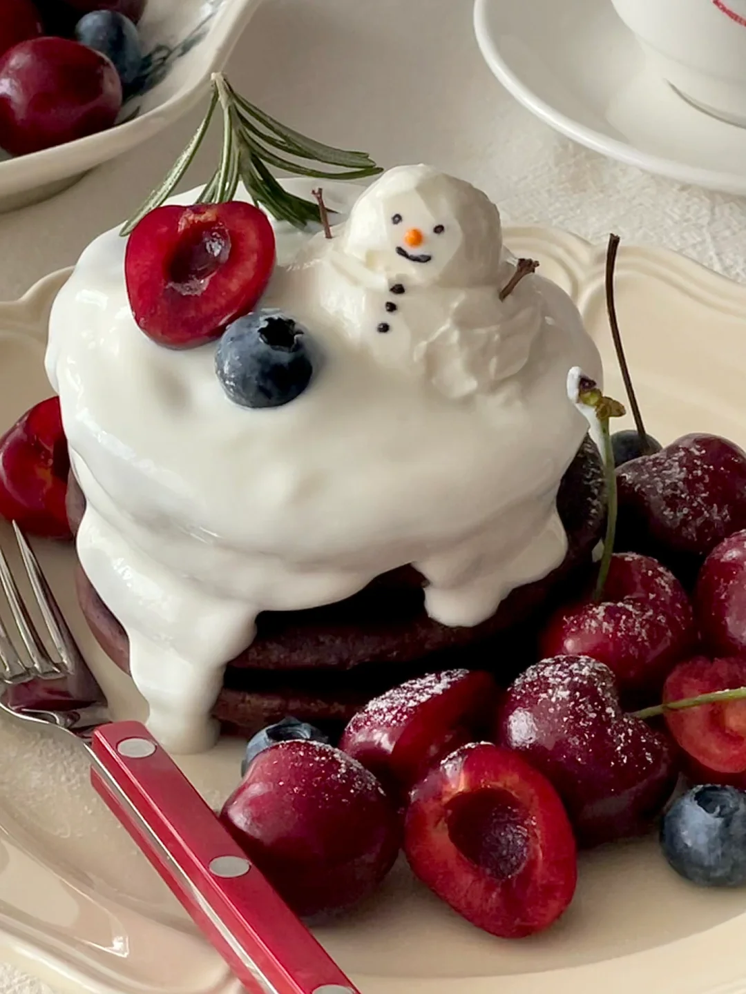 宅家自制雪人车厘子酸奶可可松饼🥞