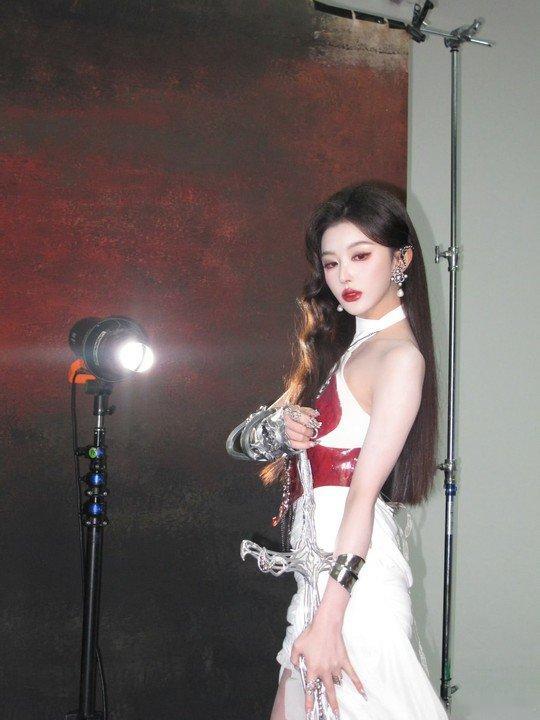 孔雪儿赛博电子蝴蝶孔雪儿赛博电子蝴蝶妆孔雪儿机械美感 