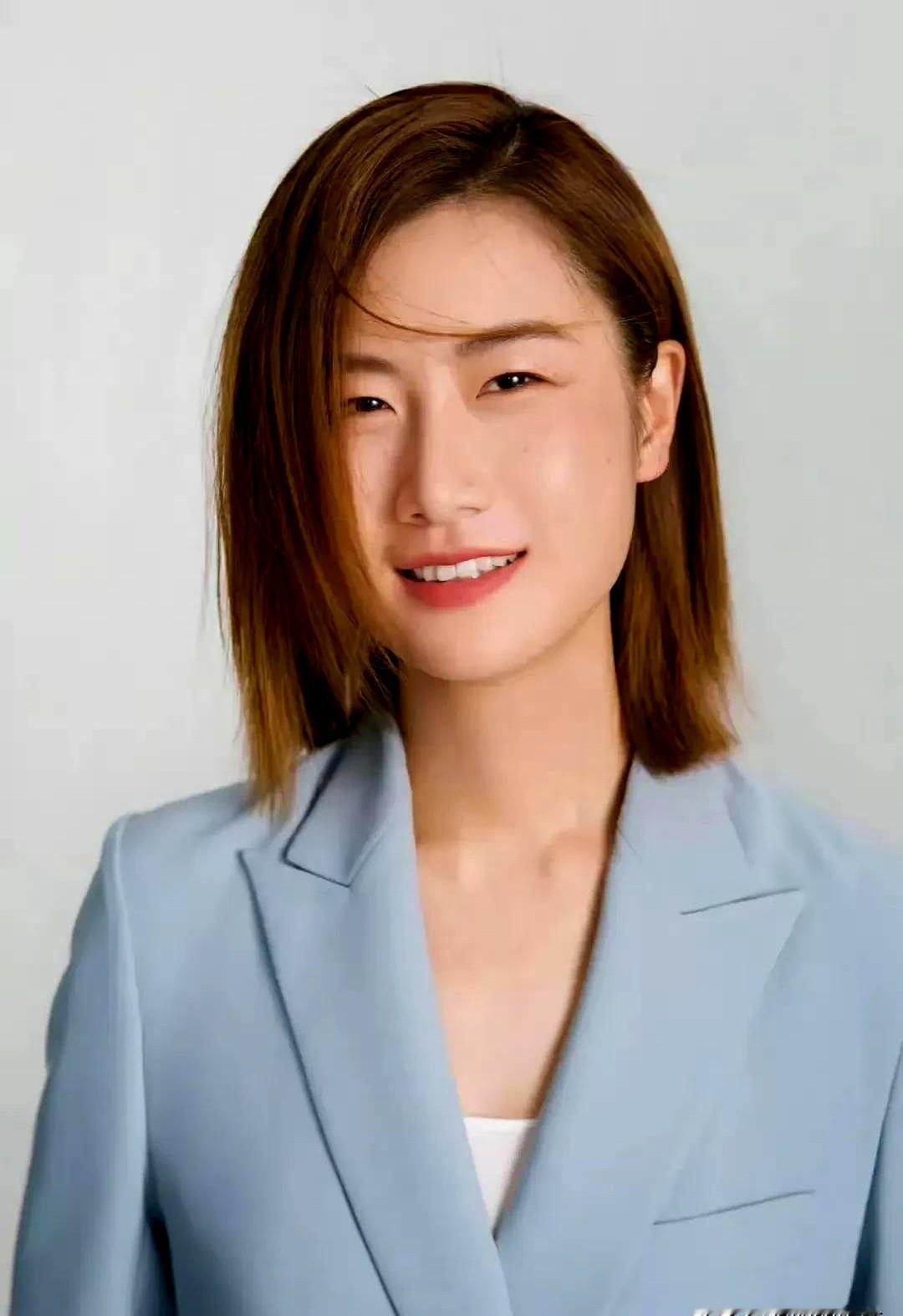 自古以来安排这个让球就是传统，李晓霞莫名其妙的在决赛，突然就跟断电一样稀里糊涂就