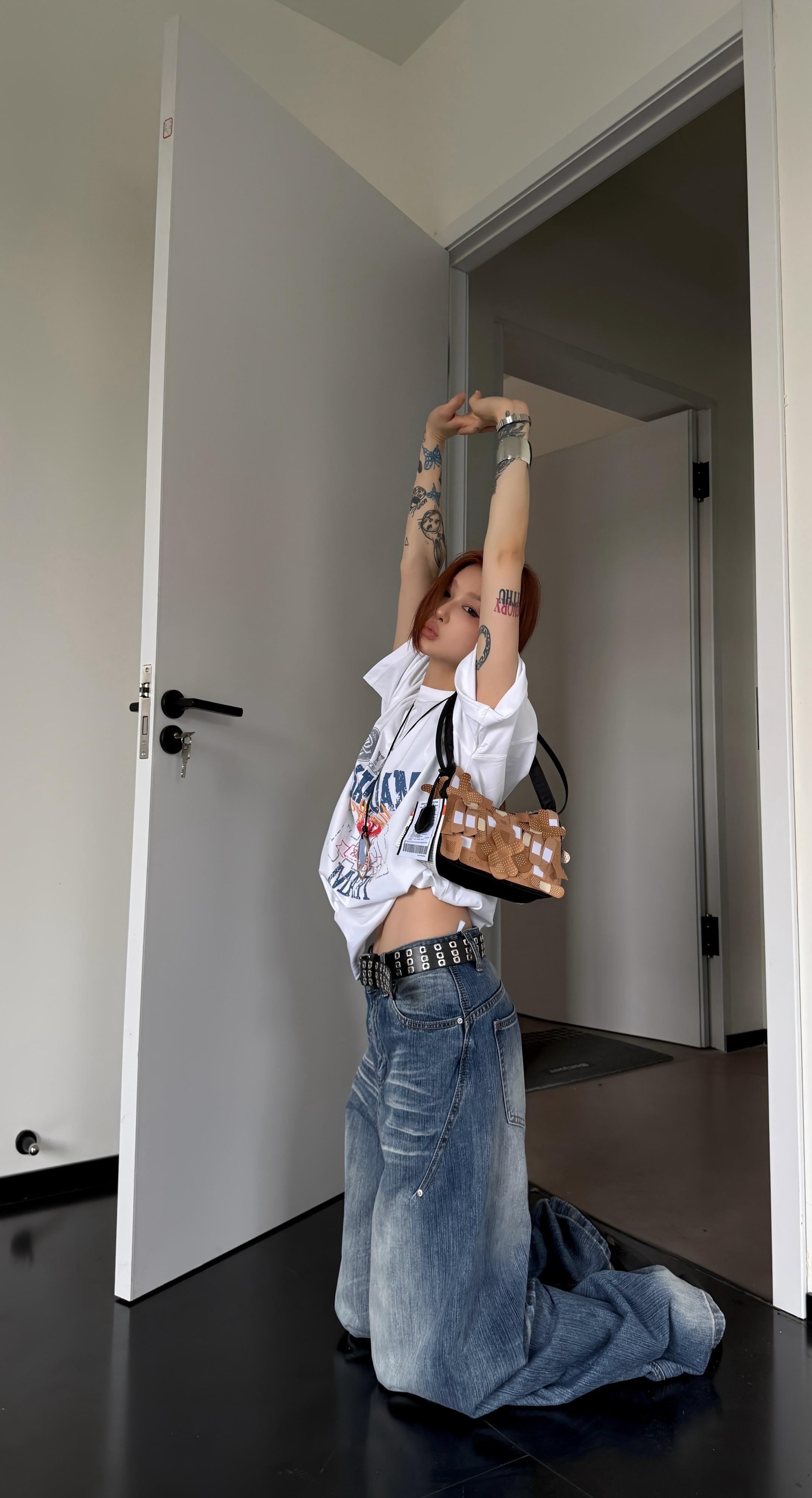 穿到喜欢的衣服就得瑟。