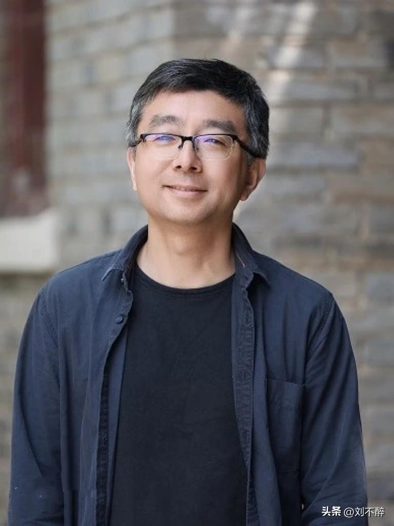 为南大喻良教授辞去院长点赞。
不论出于何种缘由，我都力挺他的抉择。
讲台与书桌，