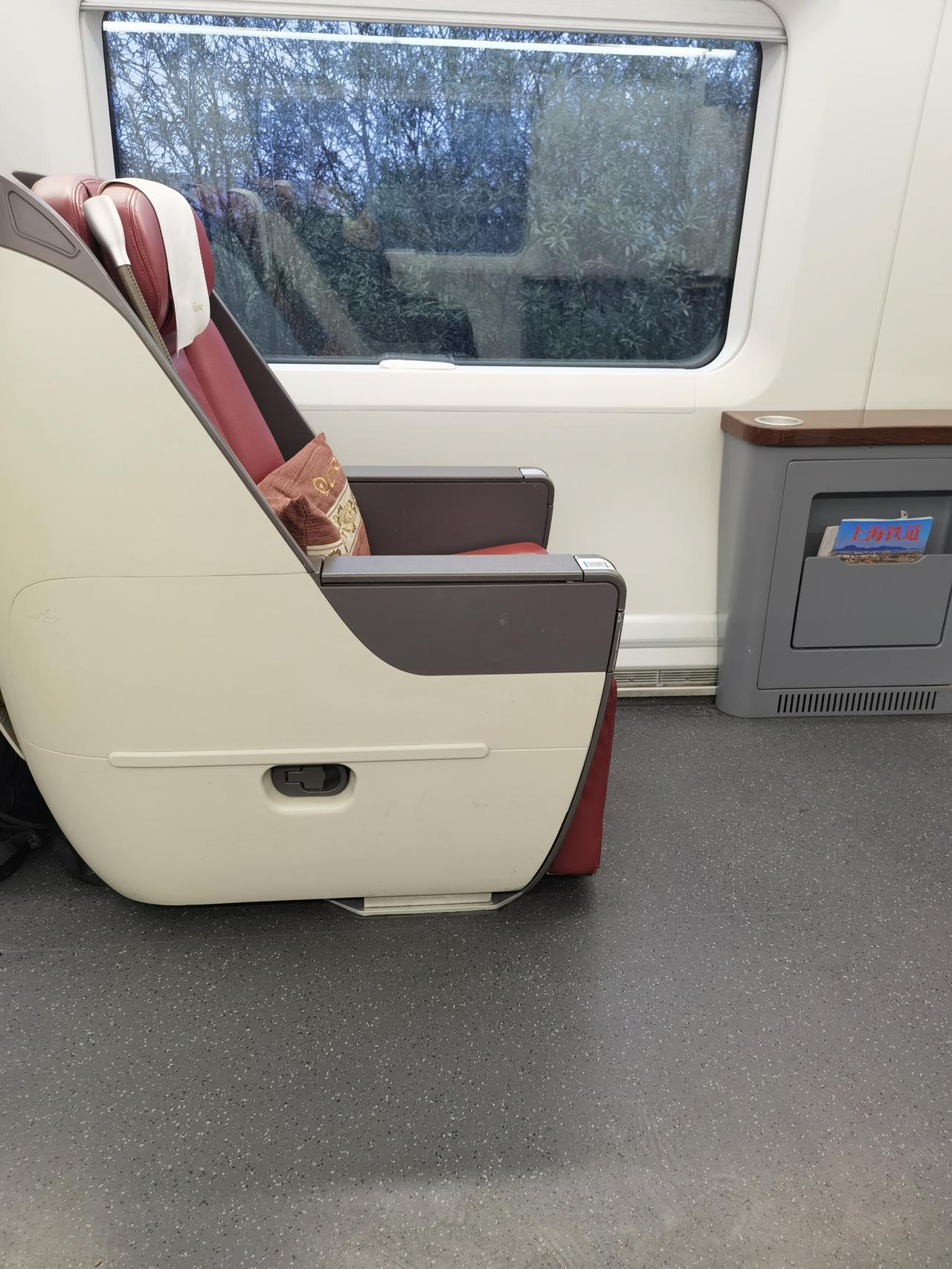 有钱和没钱的男人到底有啥区别呢?这个区别大了！举个例子:买辆车，有钱的男人，只买