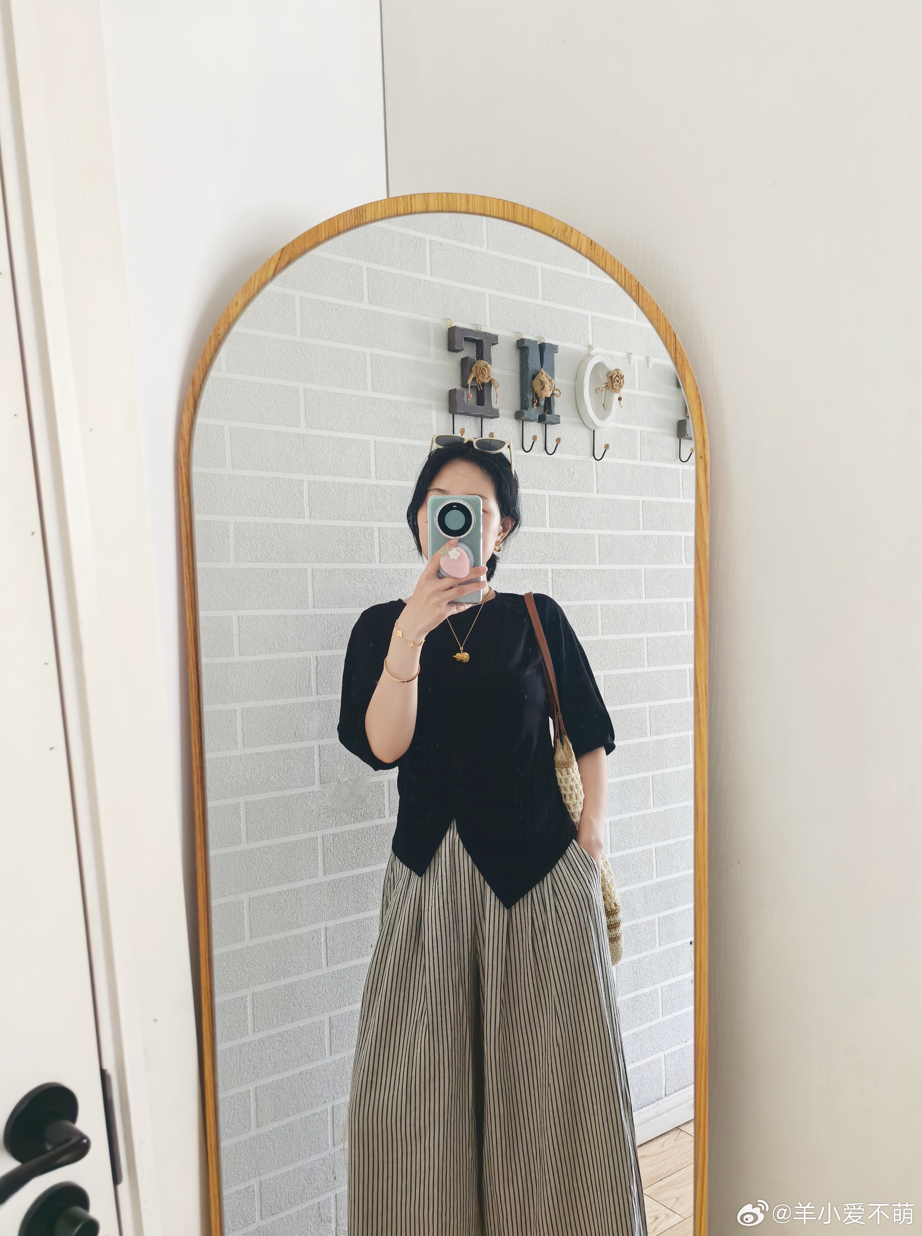 今天终于出啦，在家试试新衣服～我真滴好喜欢这种舒适简约风，随便穿穿就很松弛。本?
