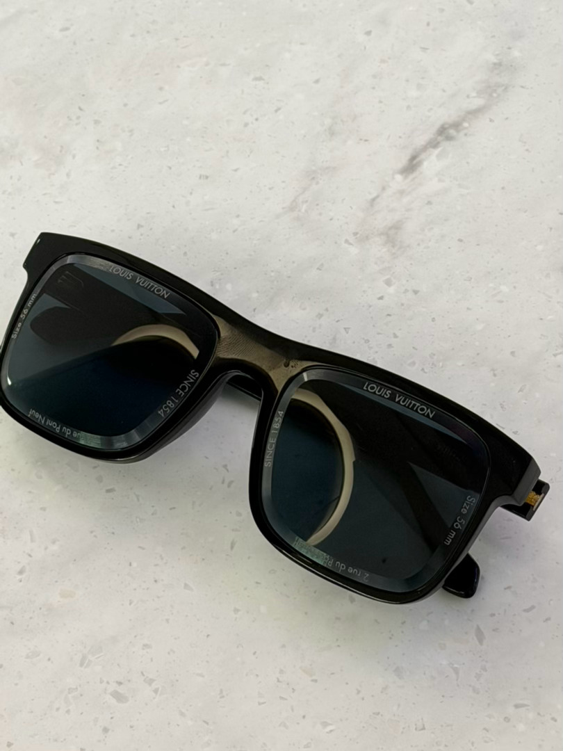 315调查眼镜到底有多暴利也是一直没搞懂…眼镜打个logo就能买4 5k…百思不