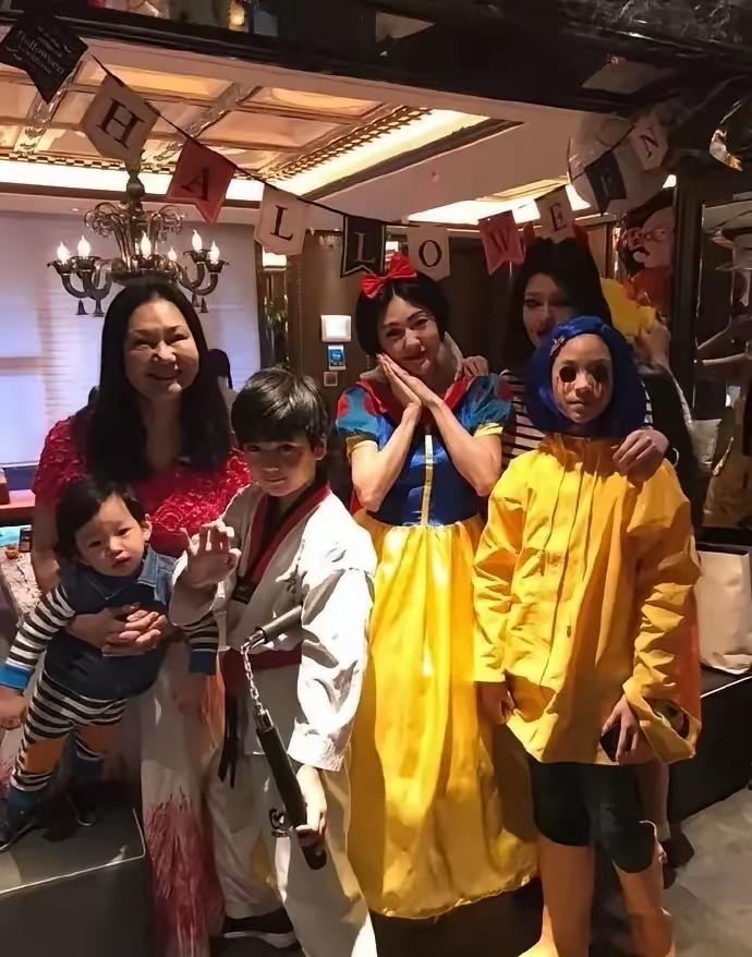 我本来不理解，但是现在我看明白了，她就不该为了她的姐妹之情、母女之情，放下老公在