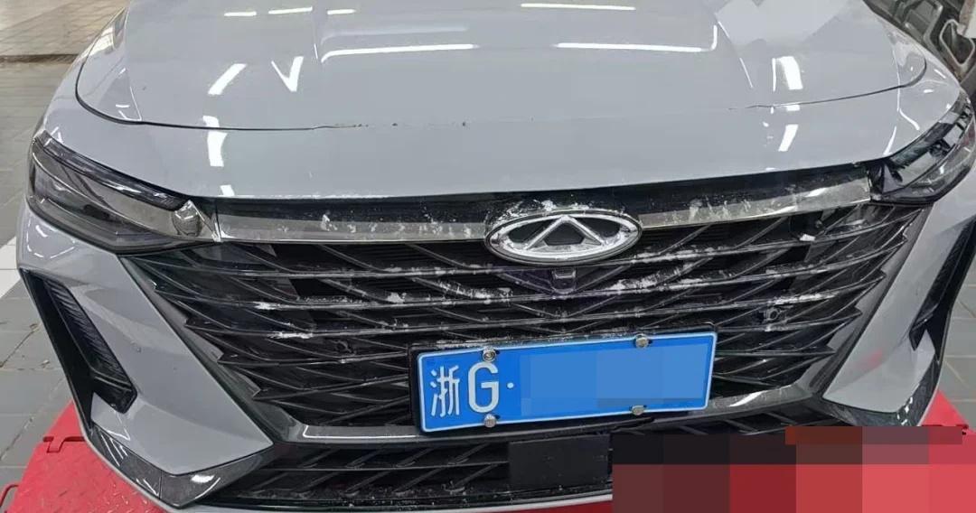 艾瑞泽8撞墙
艾瑞泽8的车头可真硬，看着真的毫发无伤[惊喜]！不过这点居然维修一