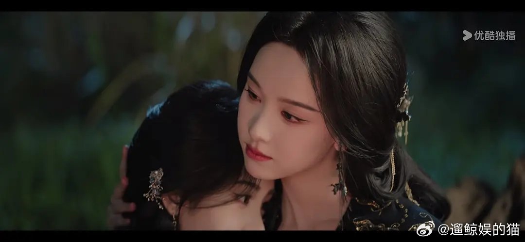 哎 都是看人下碟的 破万后那套黑色大祭司发型一下子好看了 