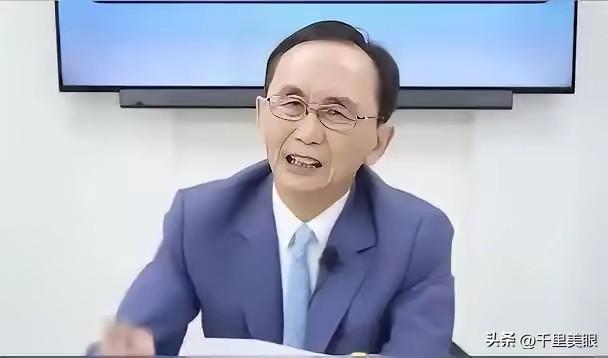 刚刚，吴子嘉在节目中说，郑丽文目前状况就是国民党中诸侯和明星政治人物根本就不鸟她