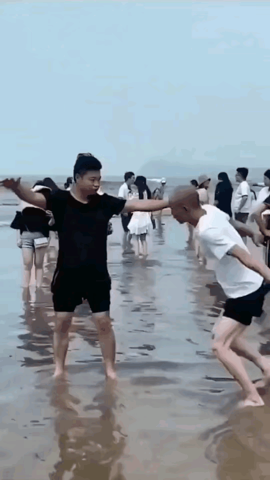 两个男人也可以配合的如此默契！[泣不成声]