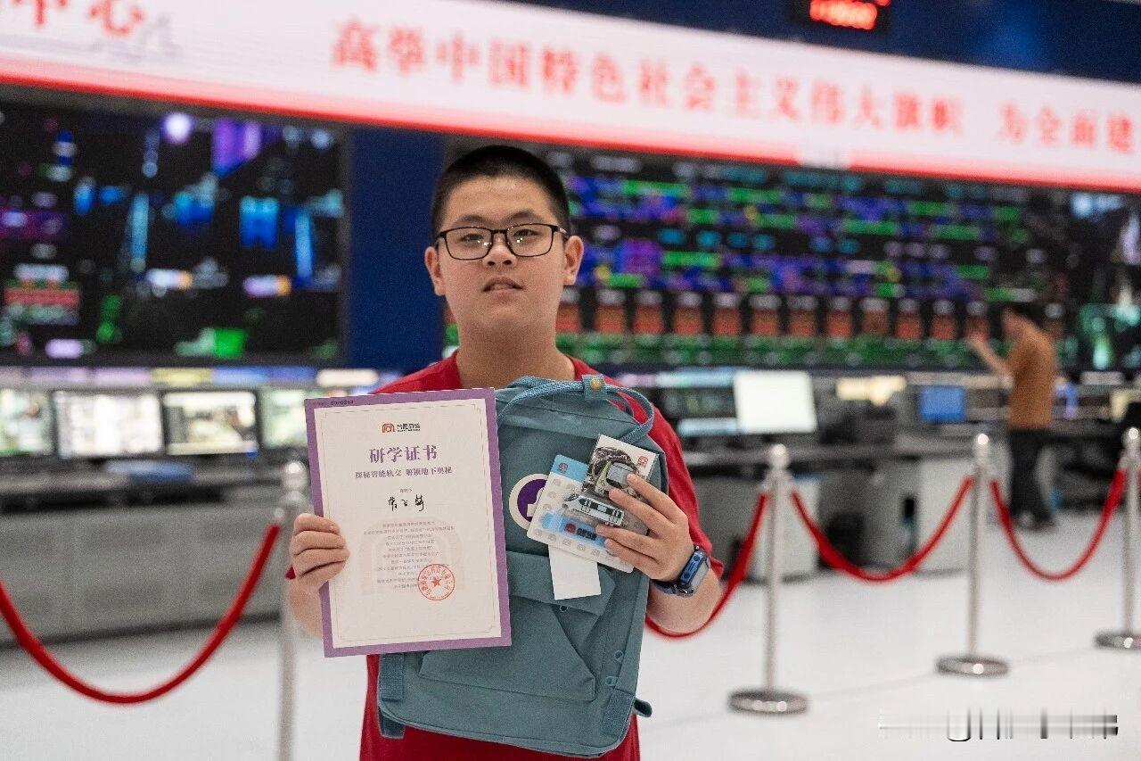 合肥轨道暖心安排专属研学，邀请少年走进车辆段探秘地铁幕后，太有温度！
虽说热爱值