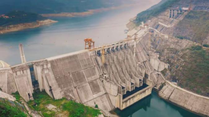 2010年，美国记者问金一南：“如果把中国2000亿的三峡大坝炸了，中国会怎么办