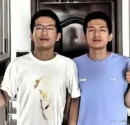 安徽一对双胞胎，哥哥高考查分698，弟弟697。全家还没来得及高兴，清华大学招生