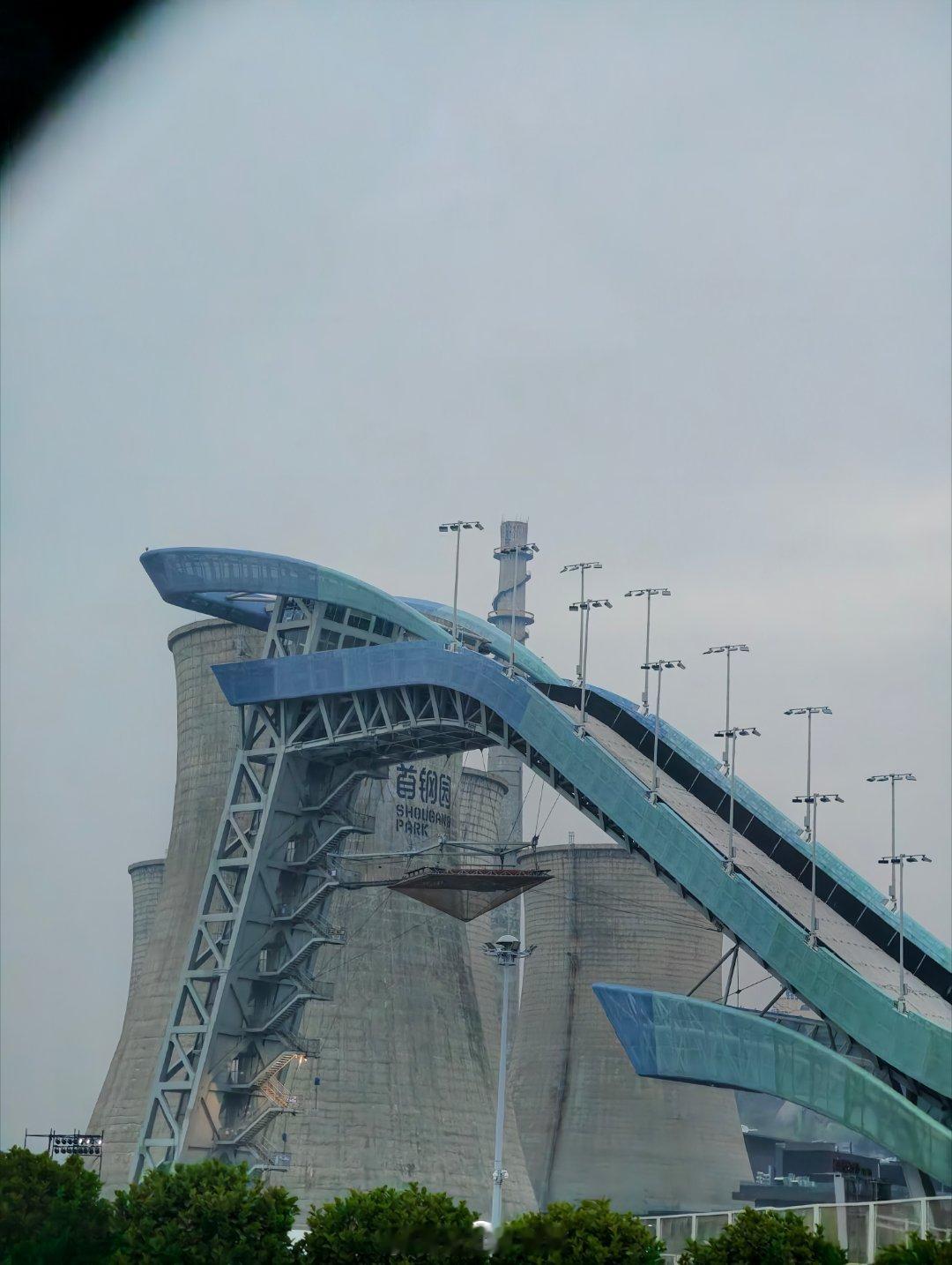 今天的首钢园是巨大的大众痛园大v聊车新能源汽车