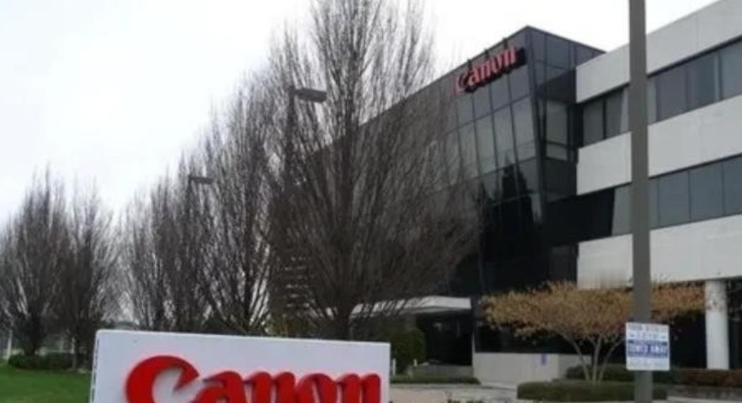 三星、东芝走了，把生产线搬去了越南。阿迪耐克也走了，将工厂搬到了越南，现在就连佳