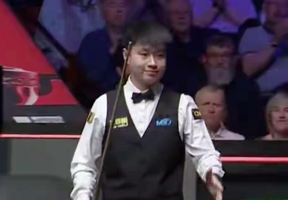 紧追不放！昨晚斯诺克世锦赛赵心童与墨菲的8进4之战，赵心童开场三连鞭，随后被墨菲