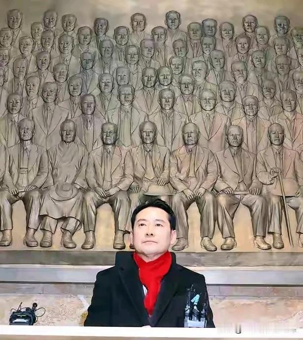 国民力量党党首张东赫为了阻止共同民主党的打压，开始效仿李在明无限期绝食抗议。
张