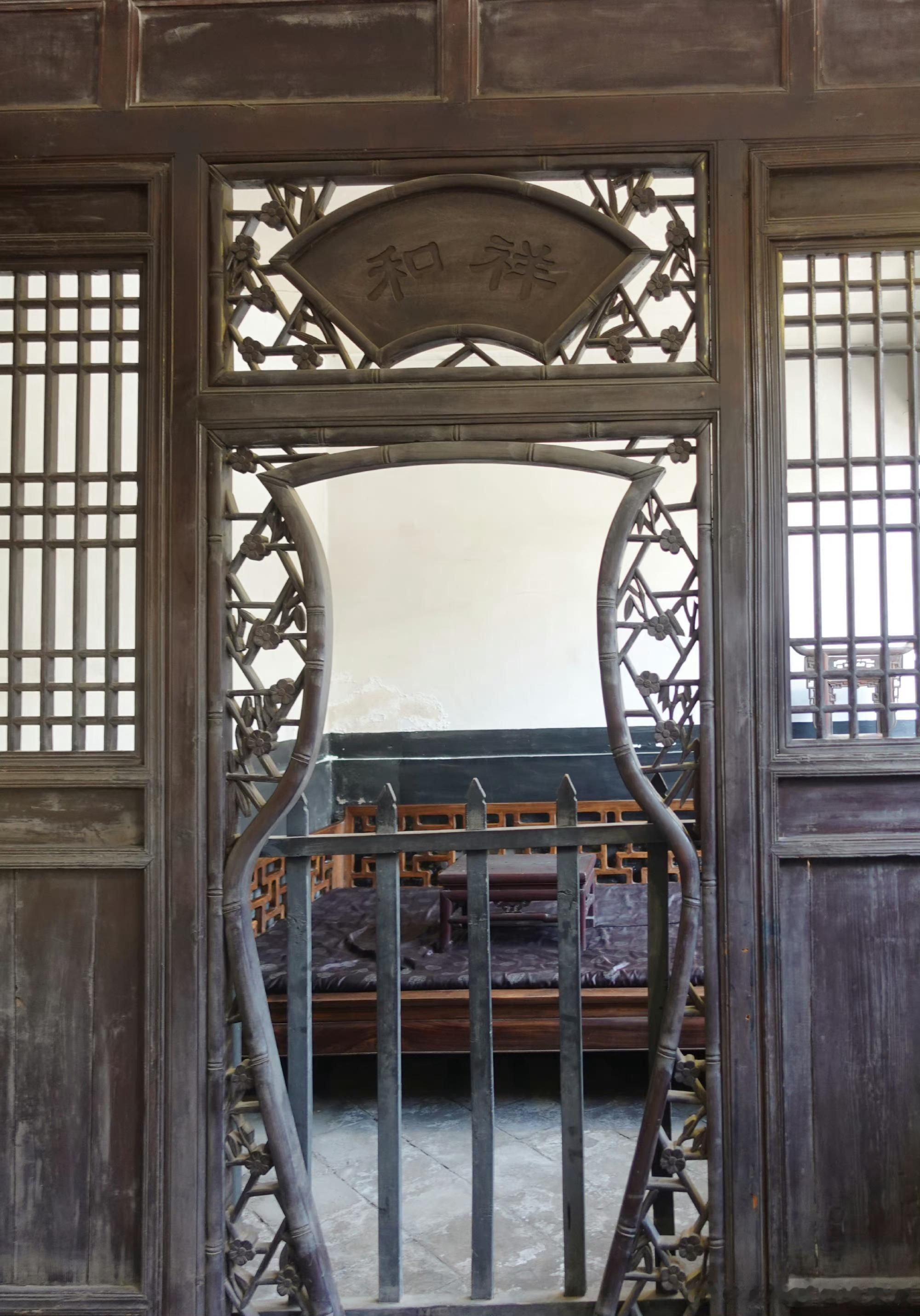 冰裂梅花瓶式门图一平遥古城（来自）图二故宫寿康宫 ​​​
