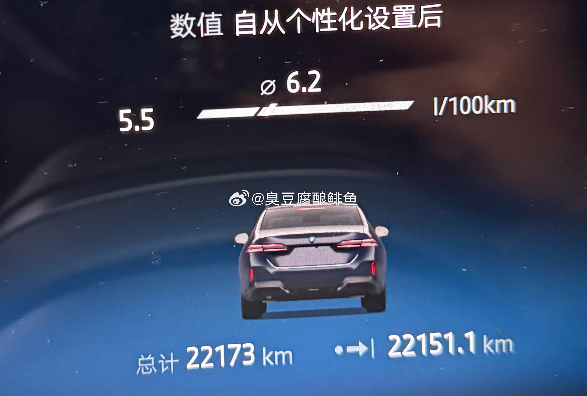 加满油445元。加油59.29升。能跑1164公里。约等于0.38元每公里。两万