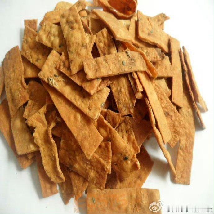 宁波过年味蕾记忆之番薯片以前宁波人过年才吃的番薯片，小时候吃上一块可真是美味。把