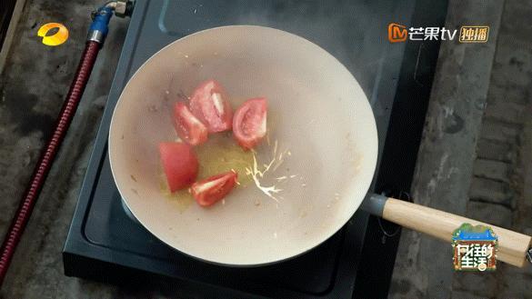 任重连发了五个语气词 任重用五个语气词把面对花雕酒西红柿炒鸡蛋的复杂心情全展现出