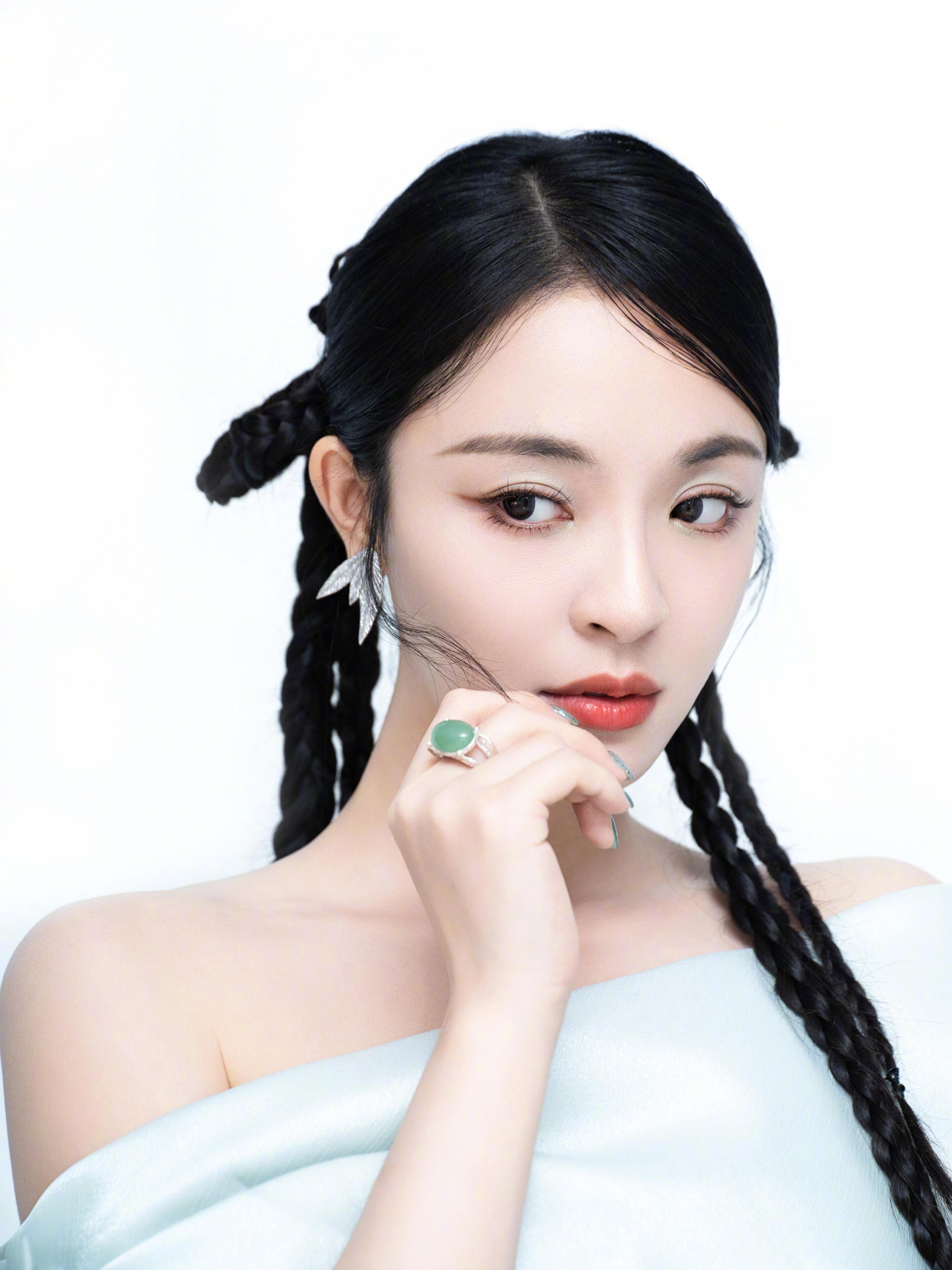李莎旻子到底有多全能 翻她vlog发现一个细节，音乐剧巡演期间她包里永远揣着笔记
