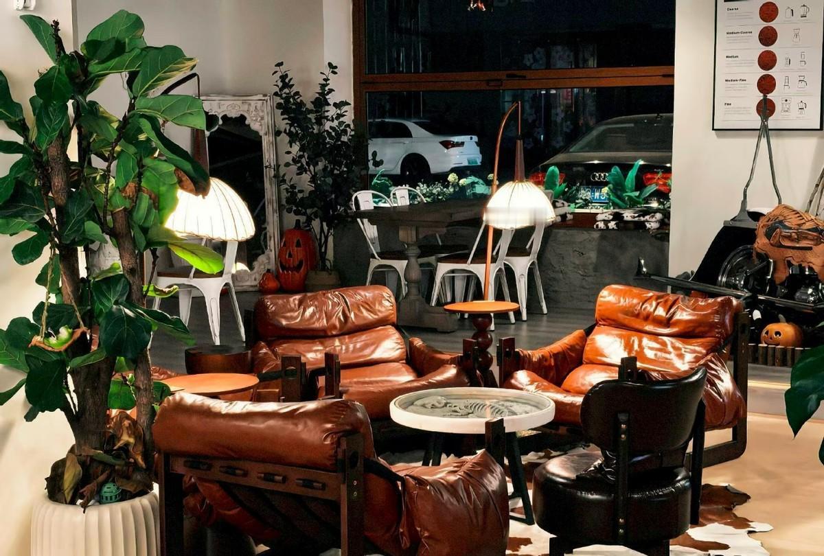 离婚快一年，他送我回家时哭了。说当时放手是以为我能过得更好，结果我过得不好，他很