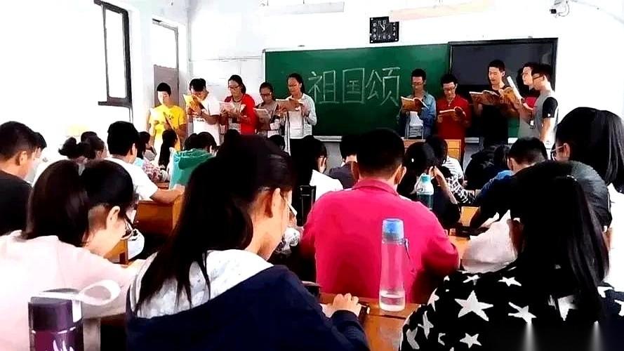 都说决战初三，我告诉你，全是过来人的客套话。
真正要你家娃“命”的，是初二。
那