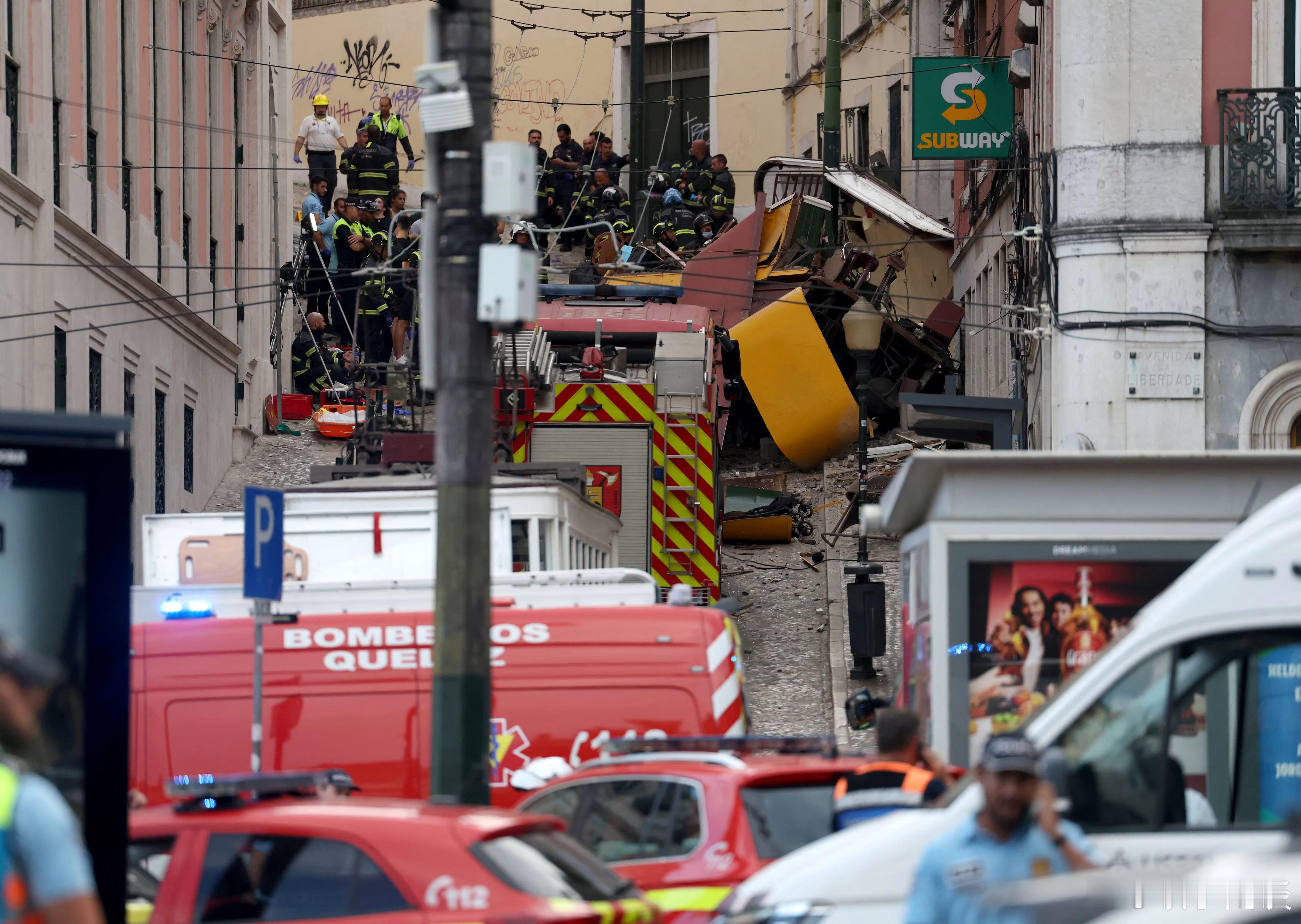 【葡萄牙缆车脱轨，至少造成 15 人死亡】（CNN）据一位与葡萄牙CNN交谈的警