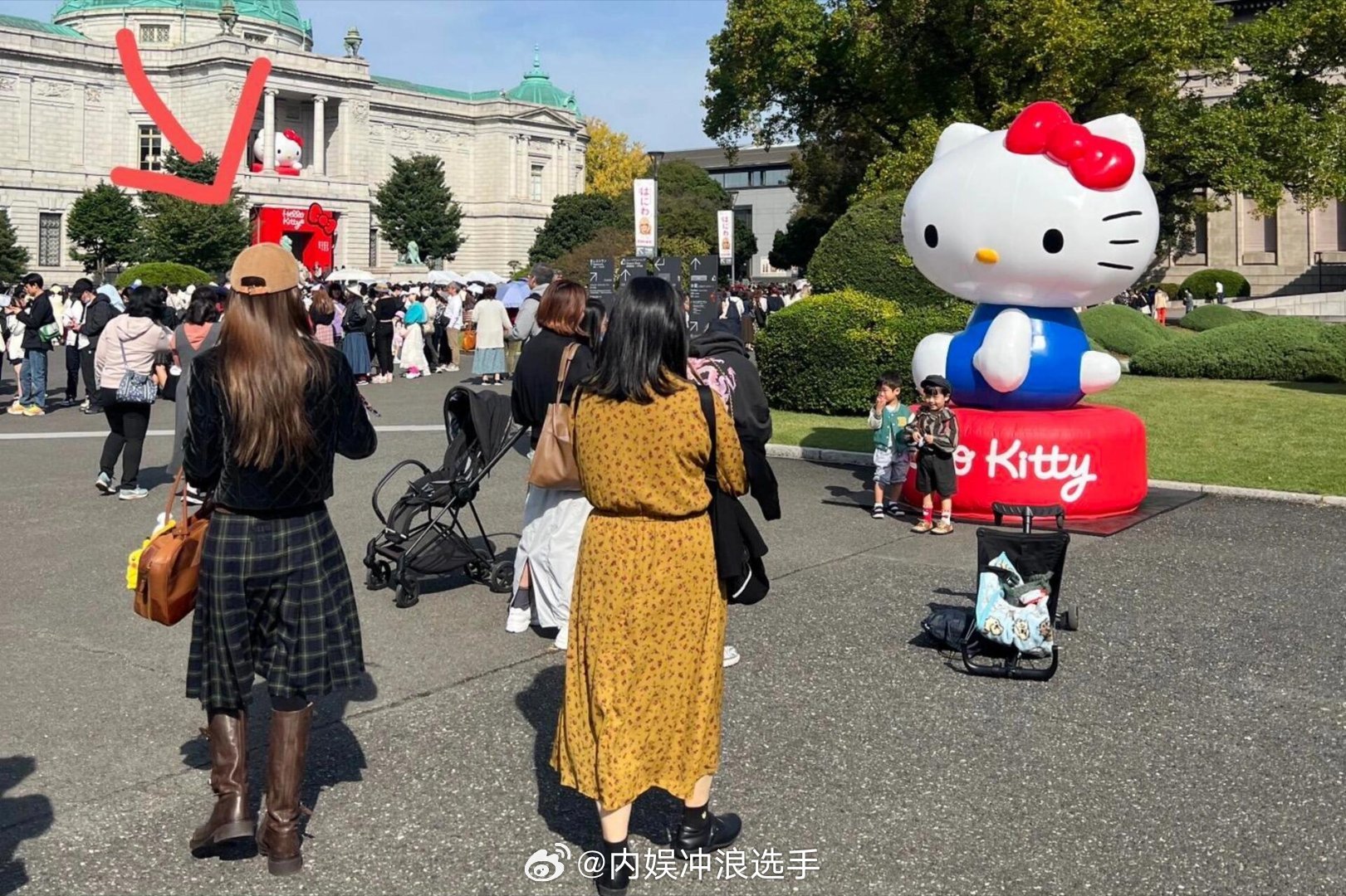 #Angelababy日本看Kitty展##Angelababy日本看展#玩得开