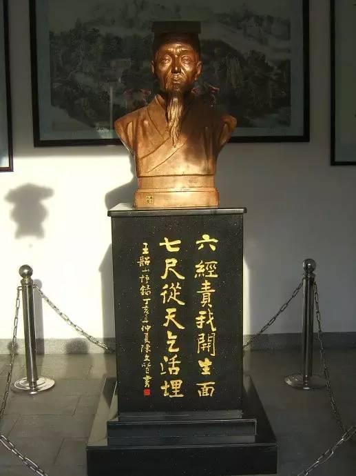 小时候，尽管船山先生隐居时著书立说的湘西草堂离外祖父家并不远，而我小时候也几乎每