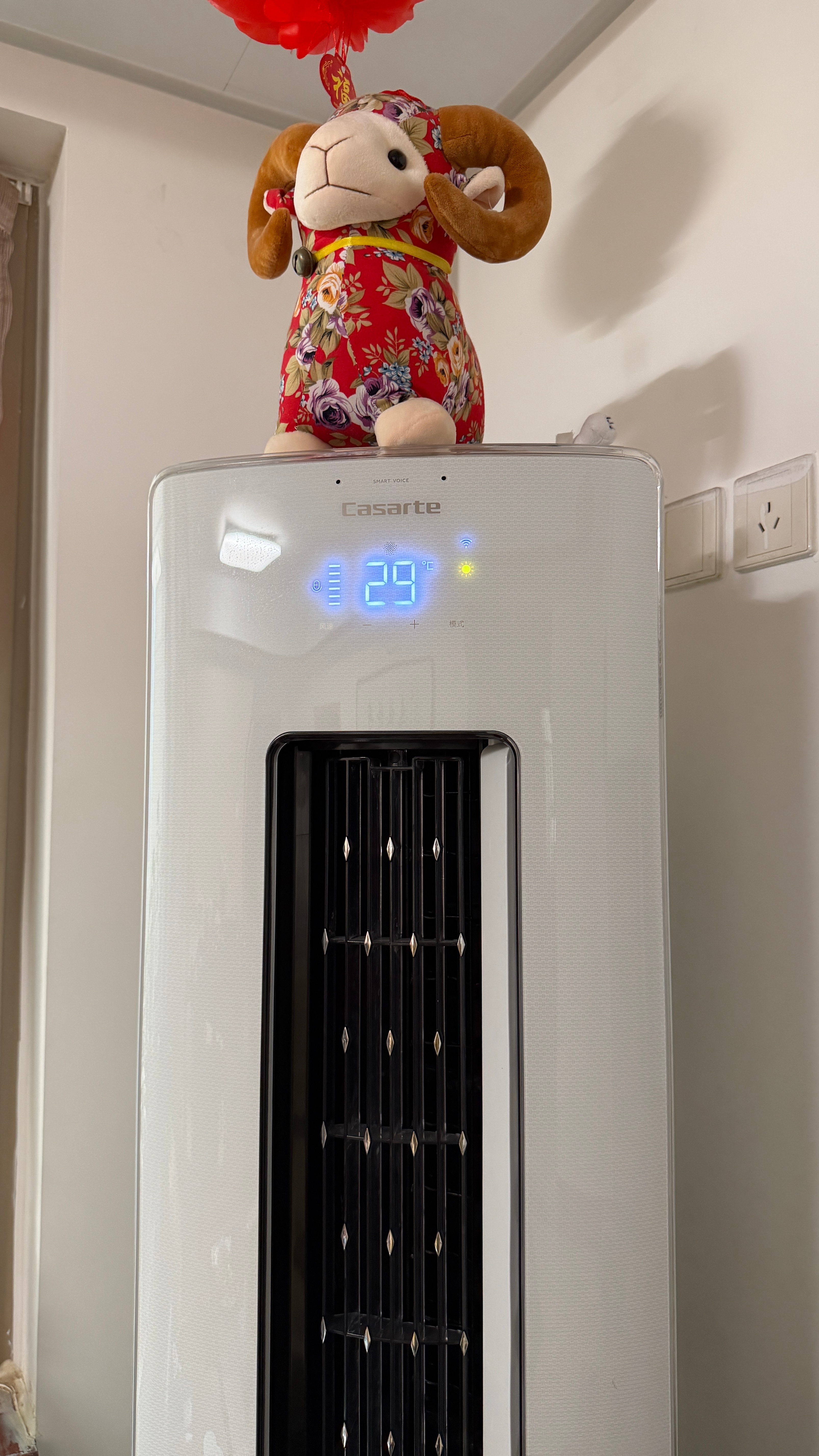 我妈真的太能扛了，屋里再冷，都不能开空调暖风，还得开窗通风，于是家里10度都不到