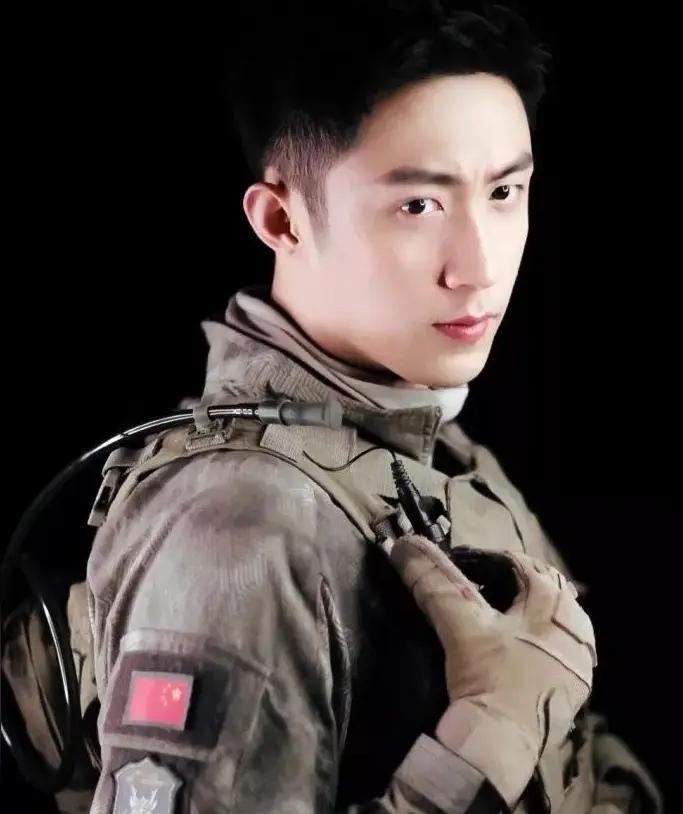 搞不懂，不是应该雷诗情给黄景瑜300万吗，怎么倒过来，黄景瑜还要给她钱呢？
太空