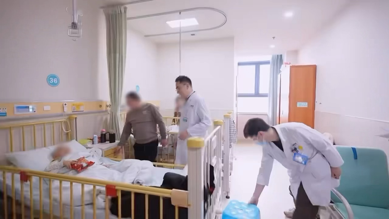 没有危险的时候孩子就是最大的危险妈耶6岁男孩发烧呕吐竟然从颅内取出4CM的异物，