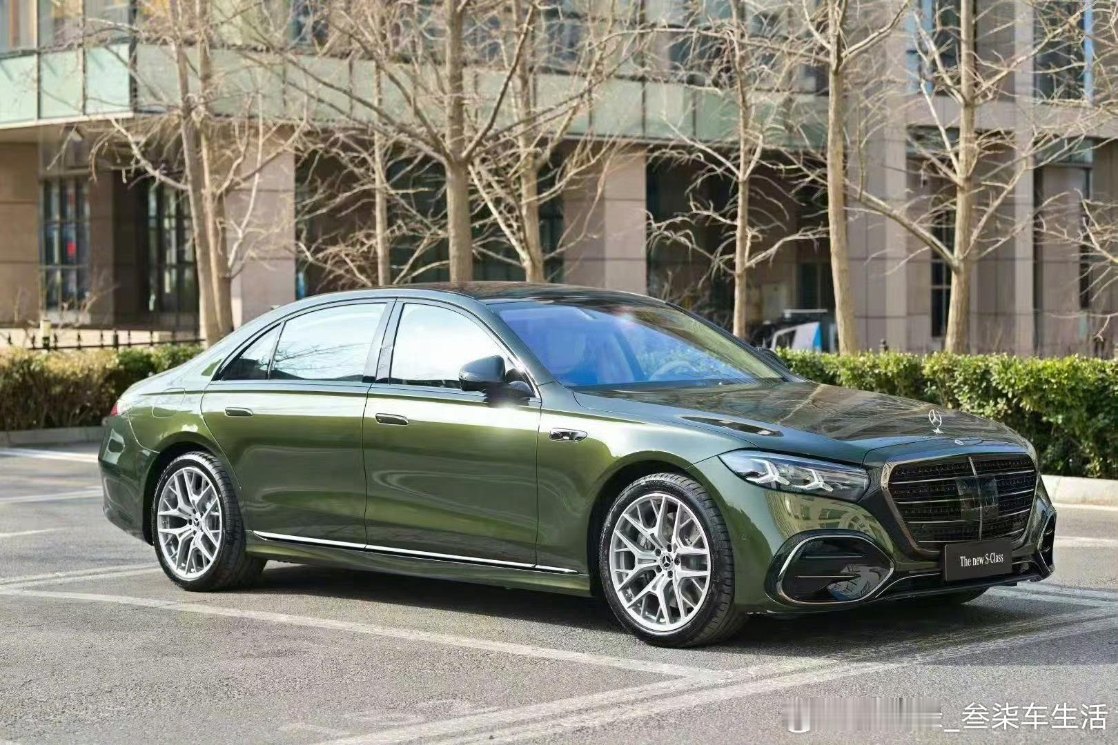 德国总理默茨访华亲自体验全新一代奔驰S级轿车，以及中国团队打造的智能辅助驾驶功能