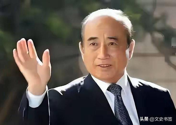 高雄选战局势大变！高雄市长选战现在越打越有看头，蓝绿两边的差距正在悄悄缩小，原本