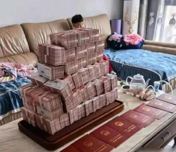 沙发后面的小孩是不是不用努力了。