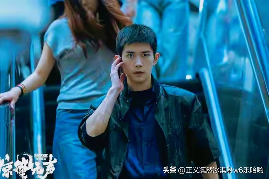 《惊蛰无声》引发了诸多讨论。从电影角度看，张艺谋执导，易烊千玺、朱一龙等一众明星