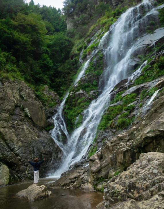 全球石油库存告急！夏天油价要飙升？
亲爱的朋友们大家好，我是海林小百科，今天我们