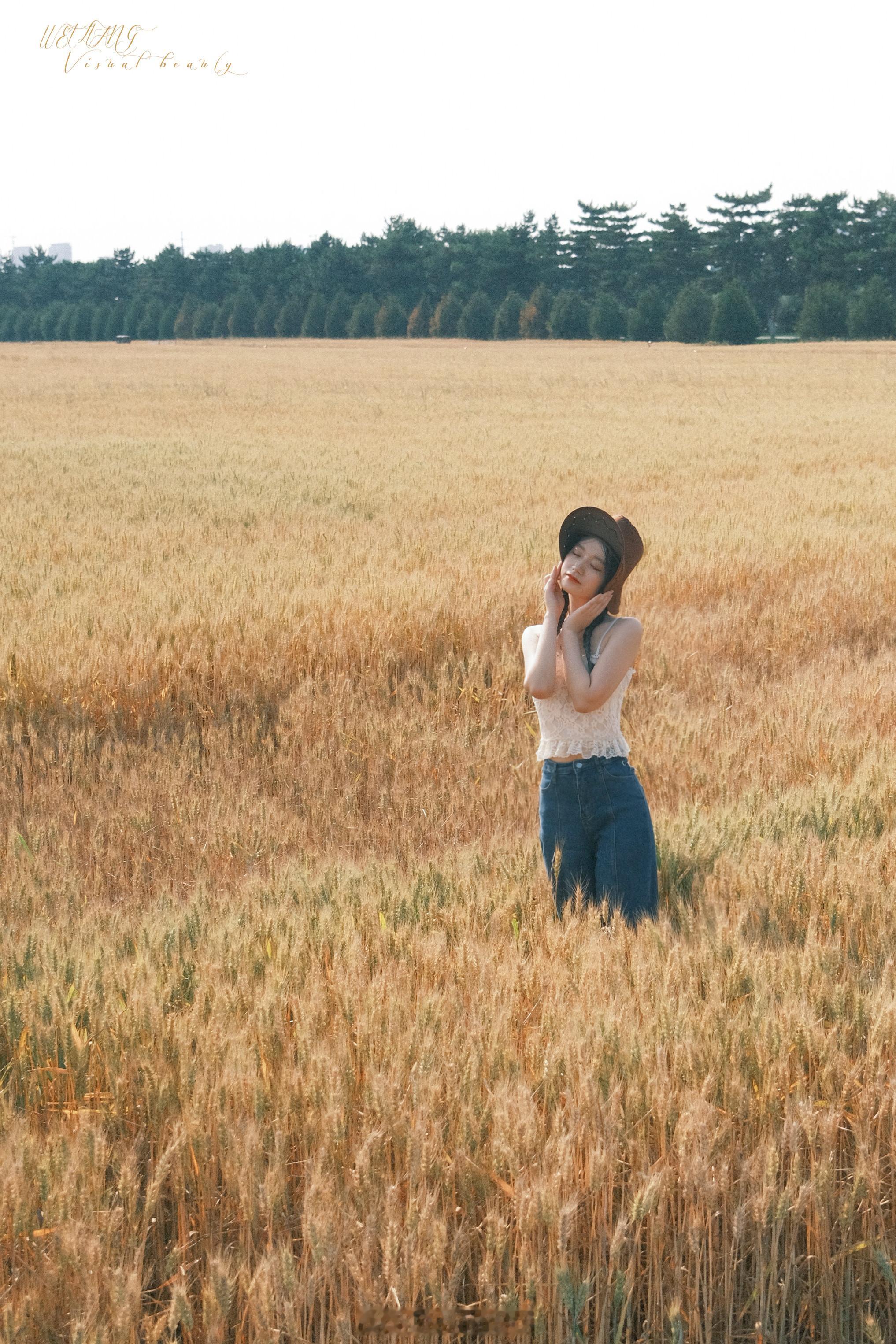 #微凉时光馆##西安约拍[超话]##少女写真# 麦田的风吹到了少女脸颊 ​​​