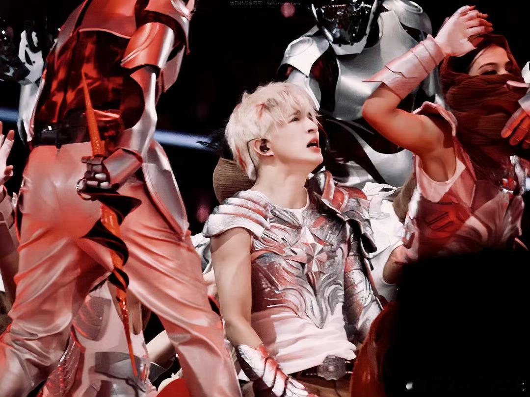 薛之谦为演唱会付出了这么多薛之谦三分半的幕后全是细节 幕后全程亲力亲为，连LED