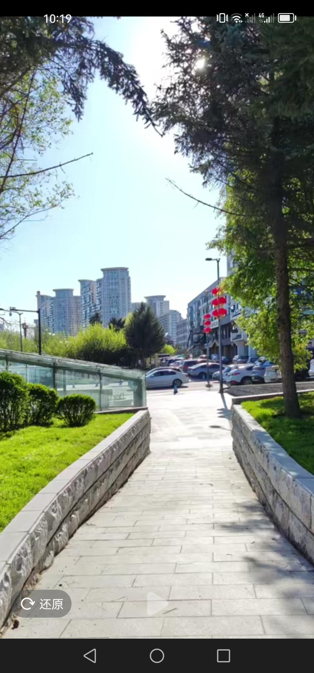 吉林市松江中路北侧人行道工程，已完成八成工程量，期待早日竣工。

今日漫步松江中