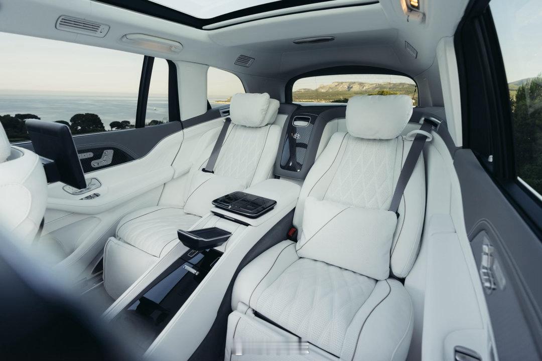 新款迈巴赫GLS发布了～银色依然很雅很尊换上全新4.0 T V8 M177 Ev