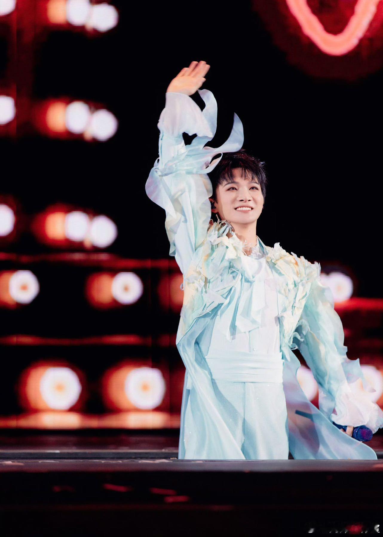 周深香港跨年纪念场官宣周深首次跨年演唱会 周深又带来王炸惊喜！香港跨年纪念场官宣