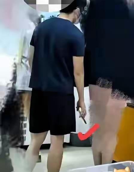 南京研究生被校方开除，看完通报只剩满心唏嘘与无奈
 
翻看南京这名研究生的处分通